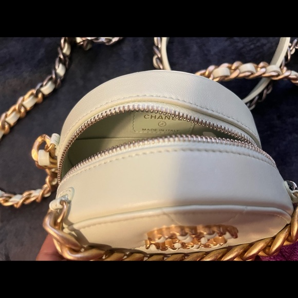 NWT CHANEL SOLD- Round 19 clutch with chain - Picture 3 of 3